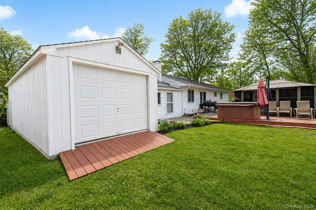 11 Seaford Road Mastic Beach NY 11951