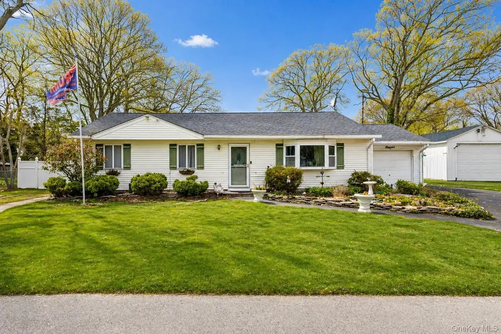 11 Seaford Road Mastic Beach NY 11951