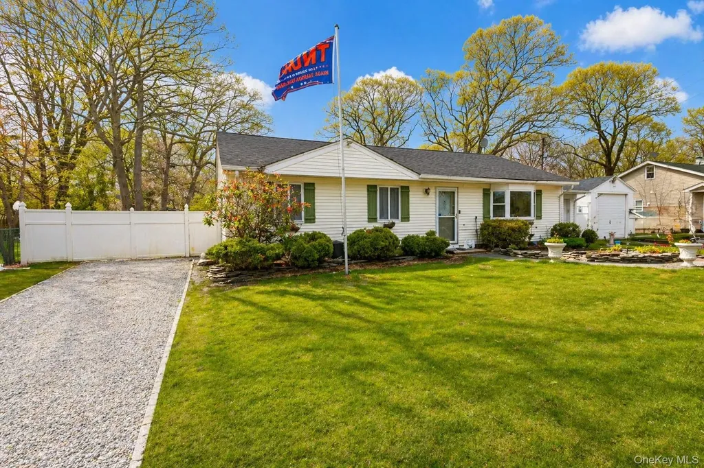 11 Seaford Road Mastic Beach NY 11951