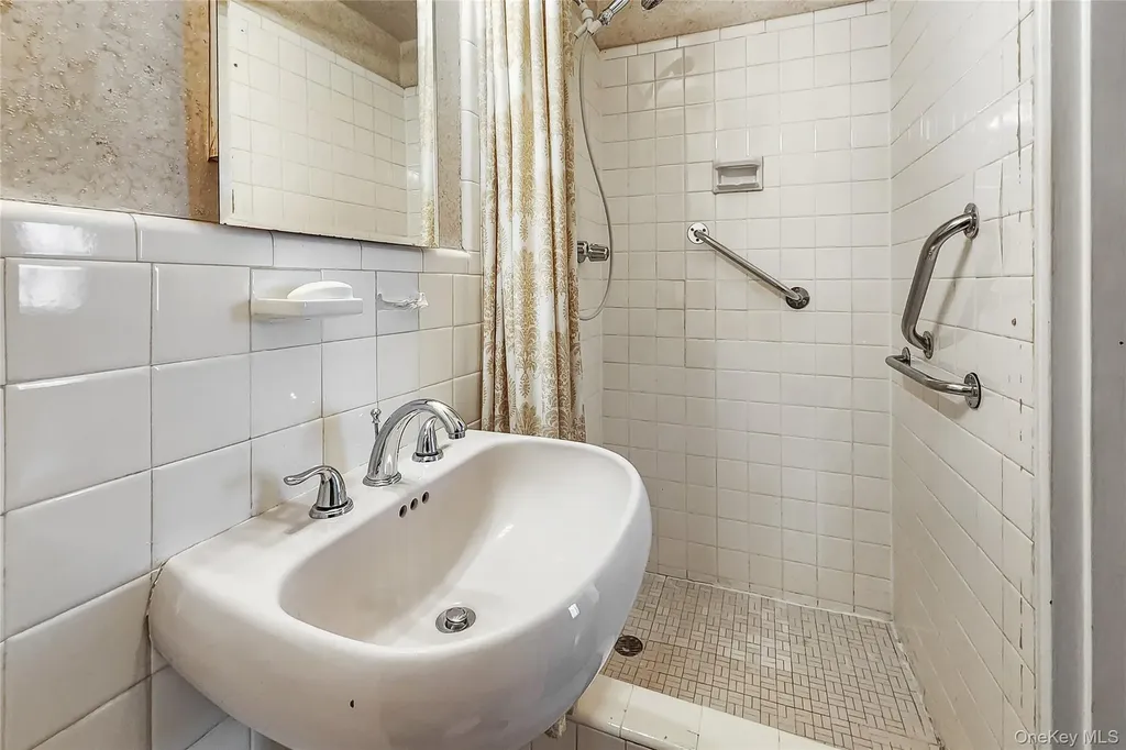 8035 Springfield Boulevard Bellerose Manor NY 11427