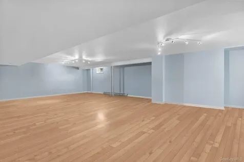 11 Fraydun Lane Scarsdale NY 10583