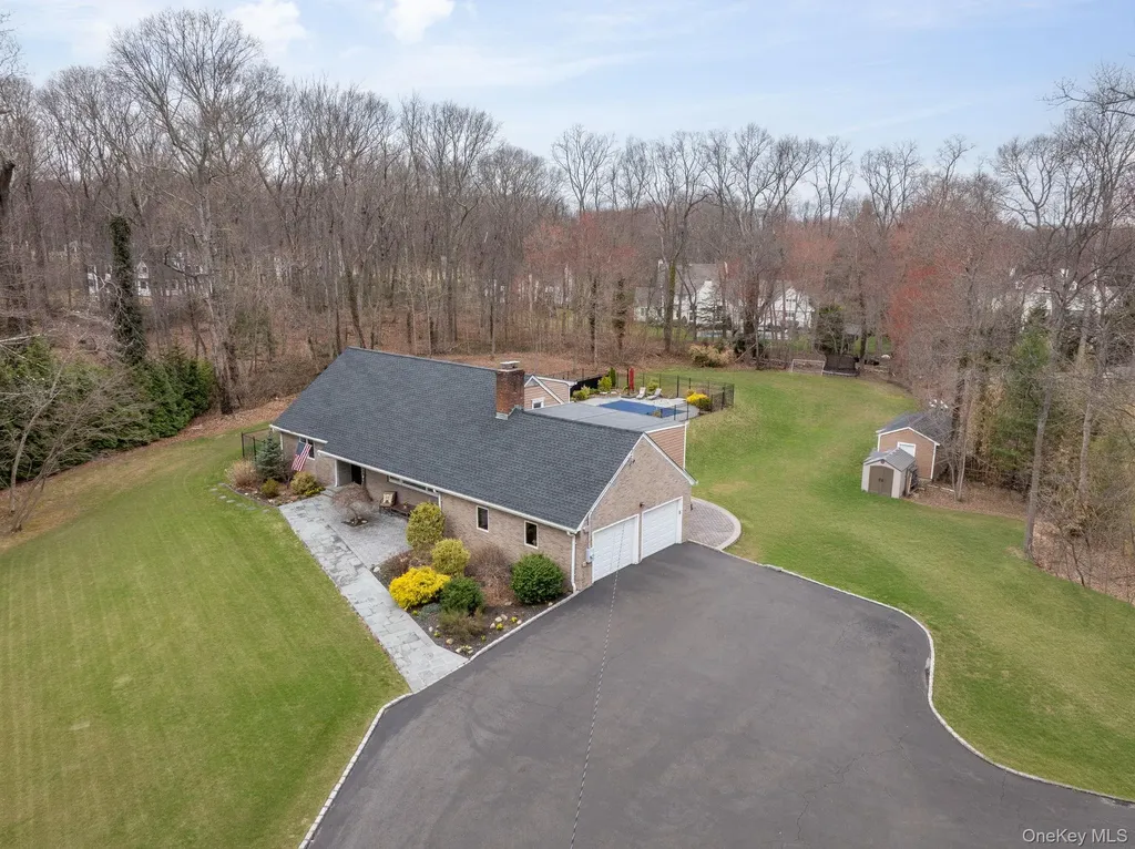 431 Woodbury Road Cold Spring Harbor NY 11724