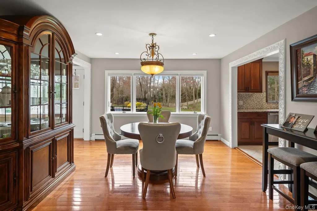 431 Woodbury Road Cold Spring Harbor NY 11724