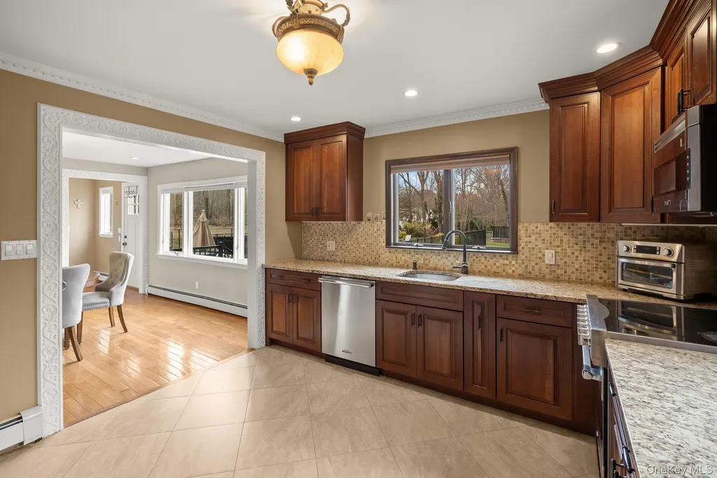 431 Woodbury Road Cold Spring Harbor NY 11724