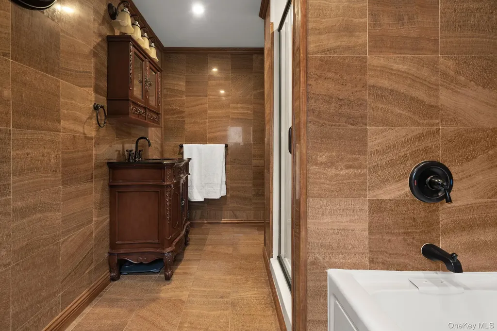 431 Woodbury Road Cold Spring Harbor NY 11724