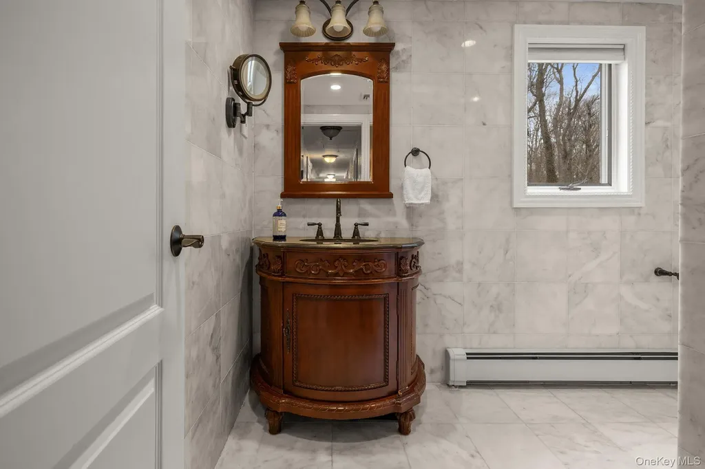 431 Woodbury Road Cold Spring Harbor NY 11724