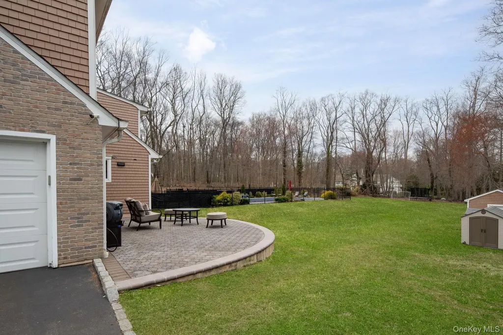 431 Woodbury Road Cold Spring Harbor NY 11724