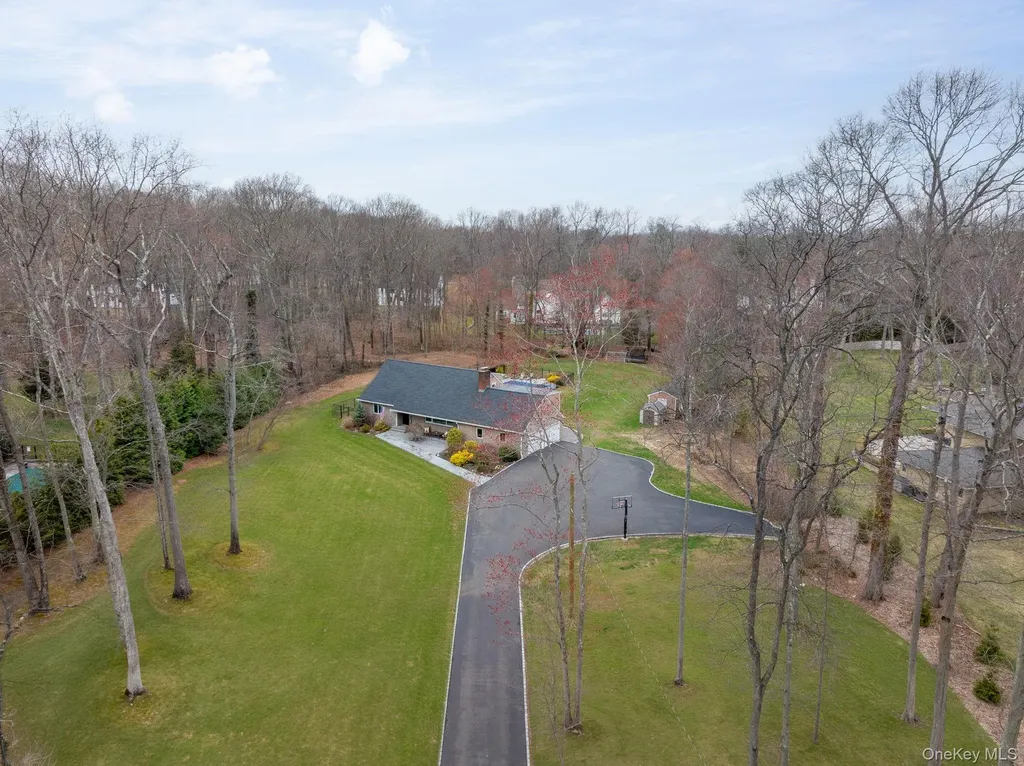 431 Woodbury Road Cold Spring Harbor NY 11724