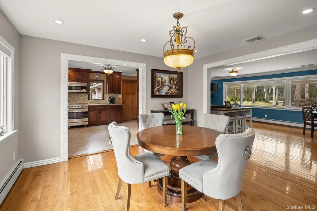 431 Woodbury Road Cold Spring Harbor NY 11724