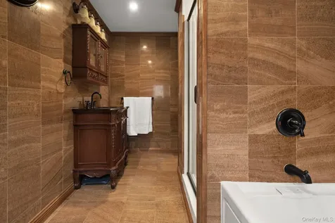 431 Woodbury Road Cold Spring Harbor NY 11724