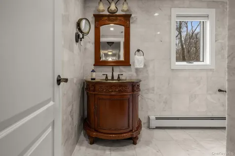 431 Woodbury Road Cold Spring Harbor NY 11724