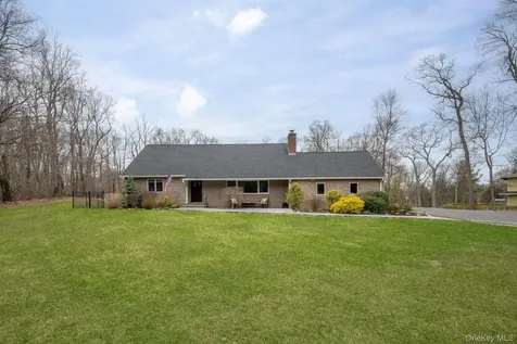 431 Woodbury Road Cold Spring Harbor NY 11724
