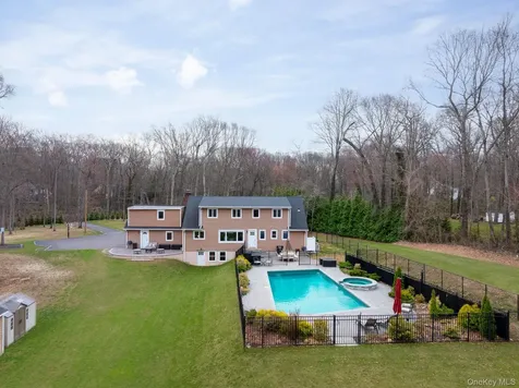 431 Woodbury Road Cold Spring Harbor NY 11724