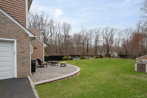 431 Woodbury Road Cold Spring Harbor NY 11724