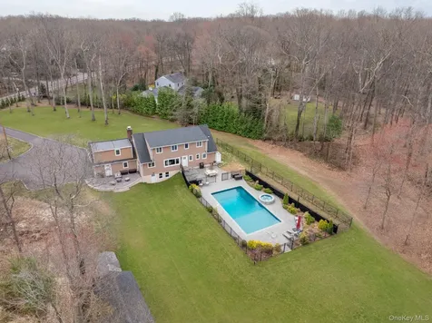 431 Woodbury Road Cold Spring Harbor NY 11724