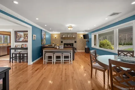 431 Woodbury Road Cold Spring Harbor NY 11724
