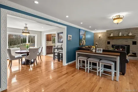 431 Woodbury Road Cold Spring Harbor NY 11724