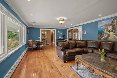 431 Woodbury Road Cold Spring Harbor NY 11724