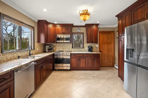 431 Woodbury Road Cold Spring Harbor NY 11724