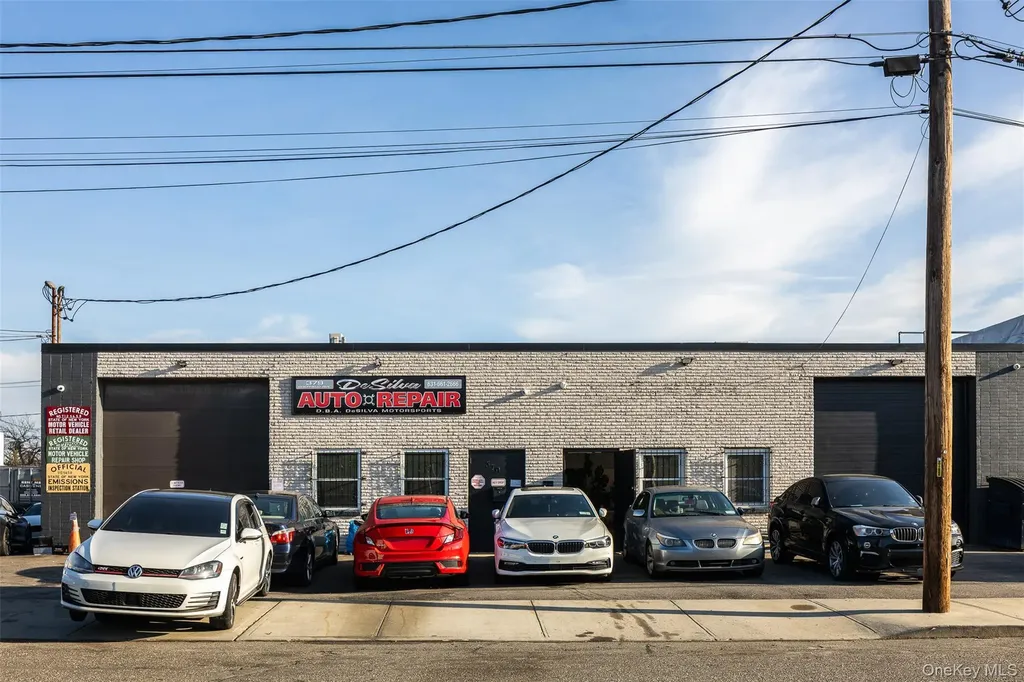 379 Sheffield Avenue West Babylon NY 11704
