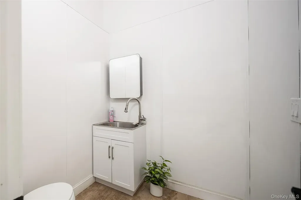 379 Sheffield Avenue West Babylon NY 11704
