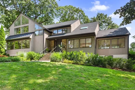27 Stone Cabin Road New Rochelle NY 10801