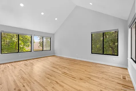 27 Stone Cabin Road New Rochelle NY 10801