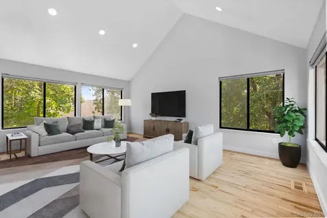 27 Stone Cabin Road New Rochelle NY 10801