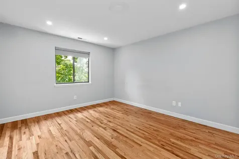 27 Stone Cabin Road New Rochelle NY 10801