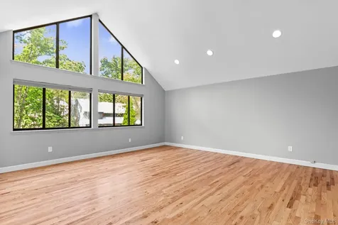 27 Stone Cabin Road New Rochelle NY 10801