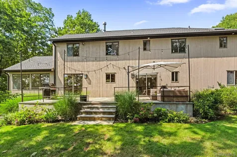 27 Stone Cabin Road New Rochelle NY 10801