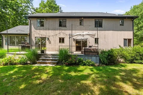 27 Stone Cabin Road New Rochelle NY 10801