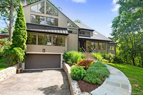 27 Stone Cabin Road New Rochelle NY 10801