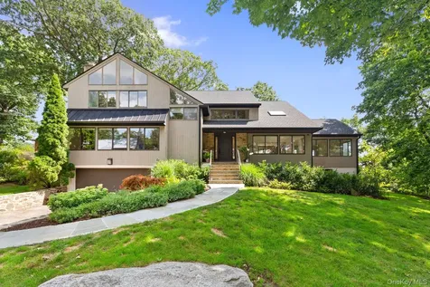 27 Stone Cabin Road New Rochelle NY 10801
