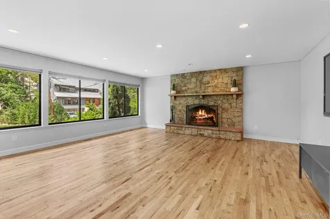 27 Stone Cabin Road New Rochelle NY 10801
