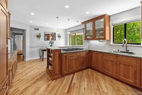 27 Stone Cabin Road New Rochelle NY 10801