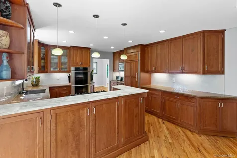 27 Stone Cabin Road New Rochelle NY 10801