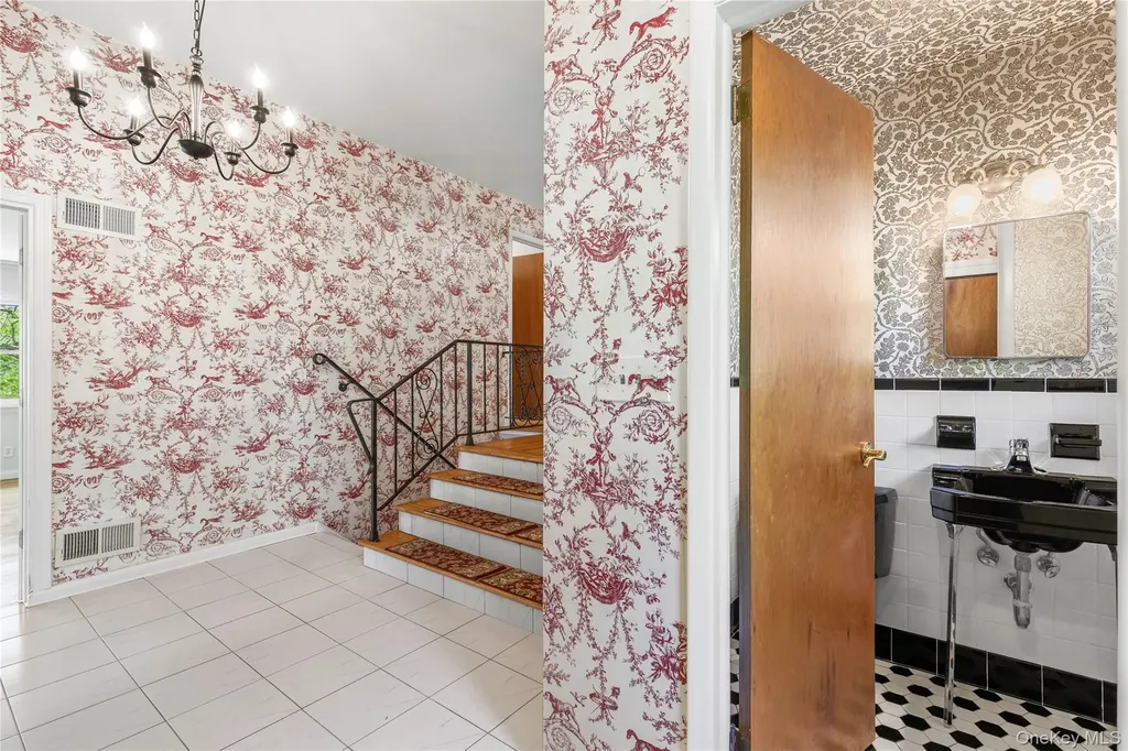 30 Claudet Way Eastchester NY 10709