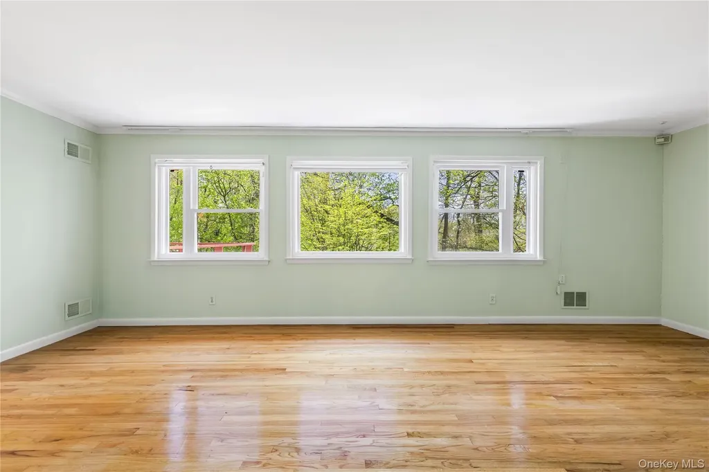 30 Claudet Way Eastchester NY 10709