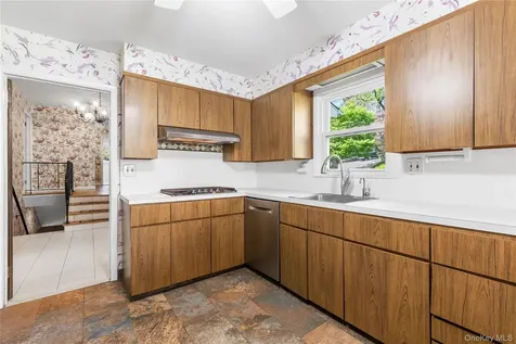 30 Claudet Way Eastchester NY 10709