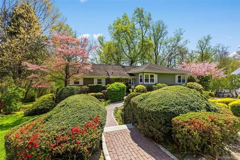 30 Claudet Way Eastchester NY 10709