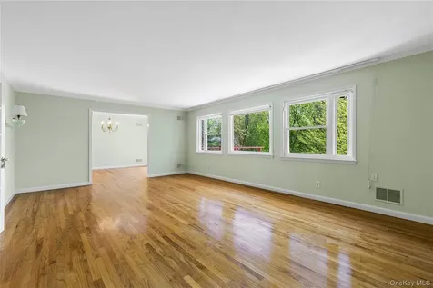30 Claudet Way Eastchester NY 10709
