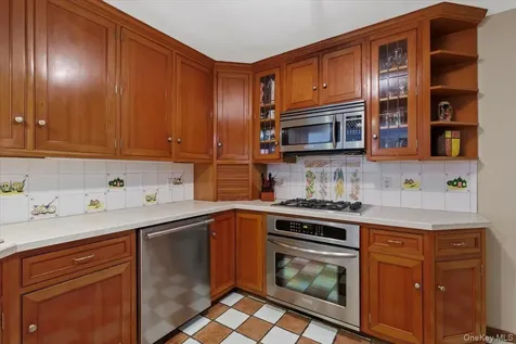 52 Windsor Terrace Yonkers NY 10701