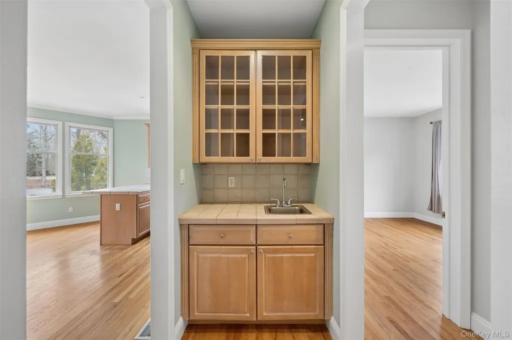 61 Channing Cross Hampton Bays NY 11946
