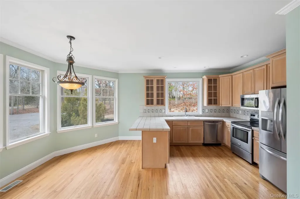61 Channing Cross Hampton Bays NY 11946