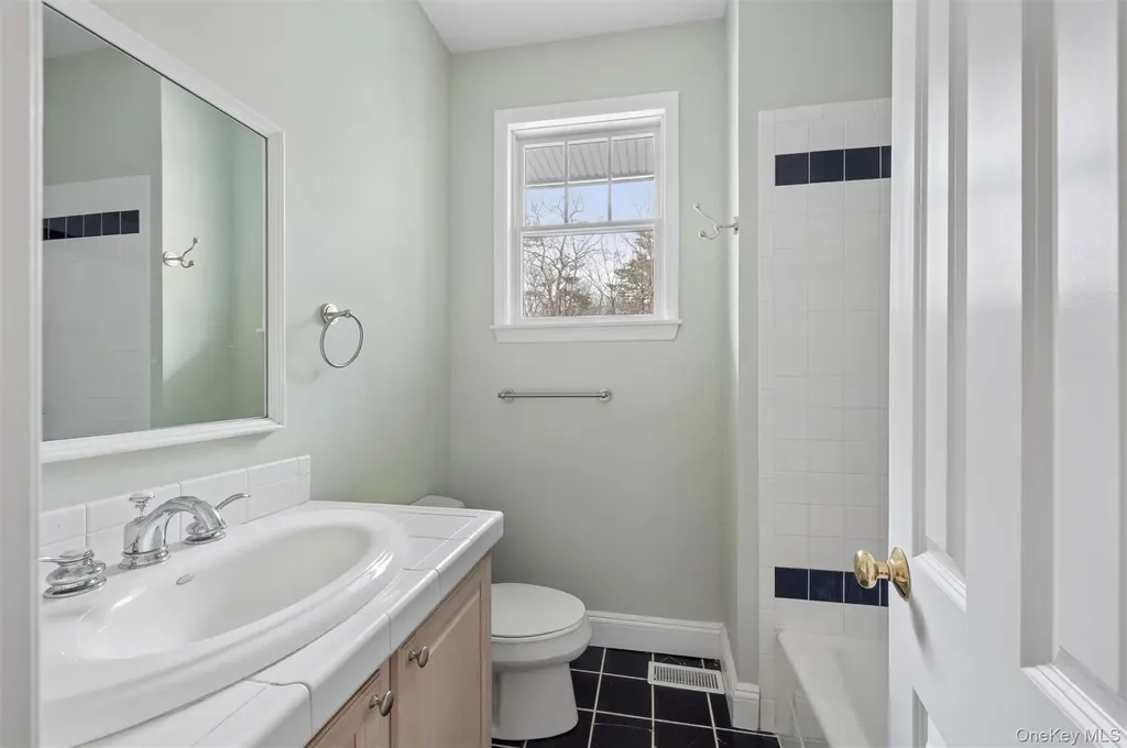 61 Channing Cross Hampton Bays NY 11946