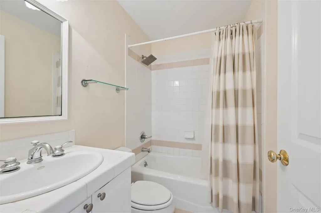 61 Channing Cross Hampton Bays NY 11946