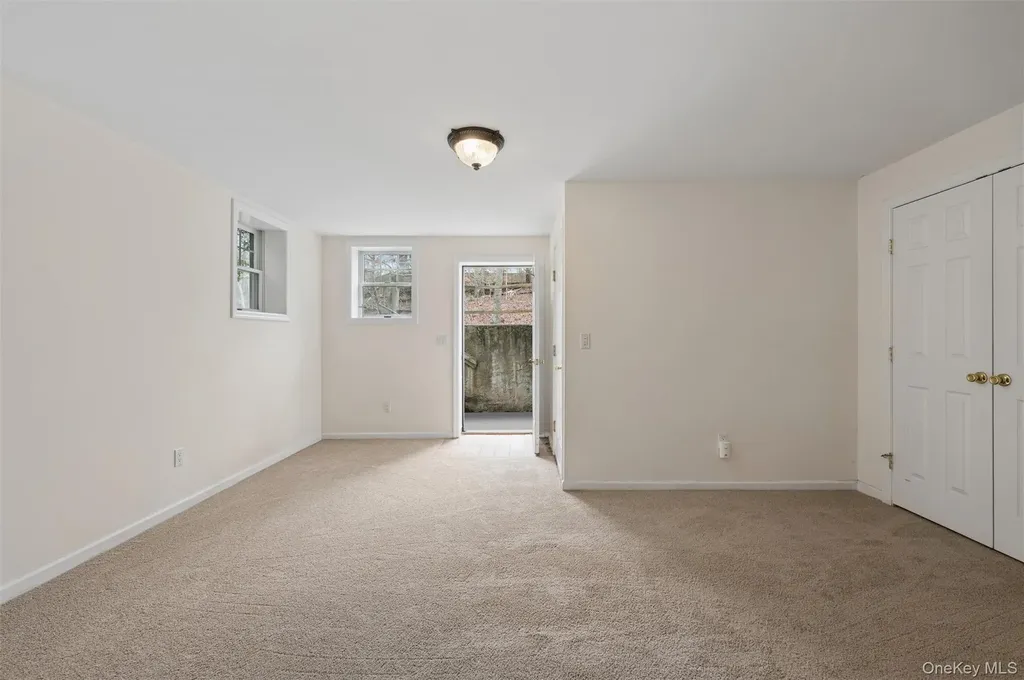 61 Channing Cross Hampton Bays NY 11946