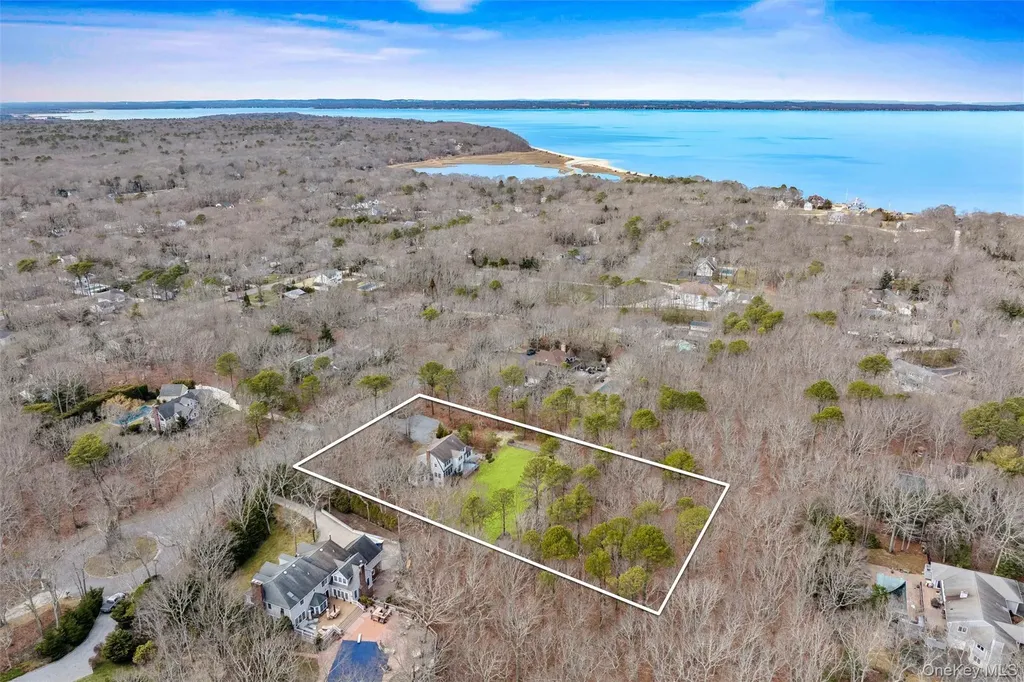 61 Channing Cross Hampton Bays NY 11946