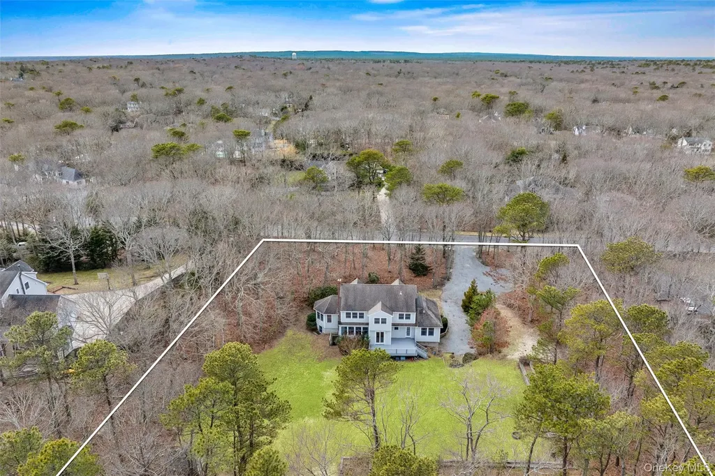 61 Channing Cross Hampton Bays NY 11946